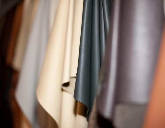 Entretien du cuir : le guide pour vos articles en cuir (cirage, crèmes, nettoyants)